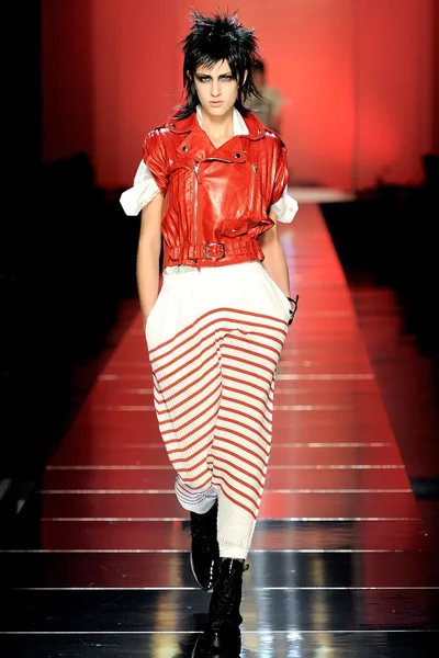Look 18